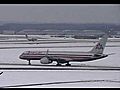 LandingBoeing757AmericanAirlinesonBrusselsAirportatsnow
